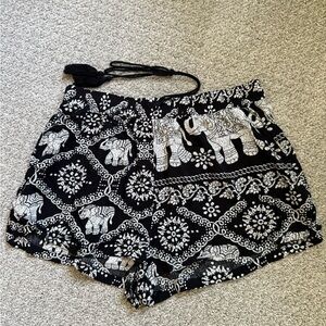 SHEIN Monochrome Elephant Patterned Shorts